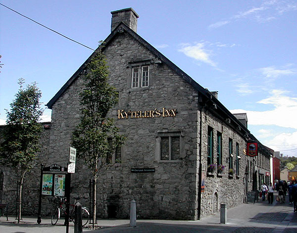 Exterior of kytelers inn kilkenny.
